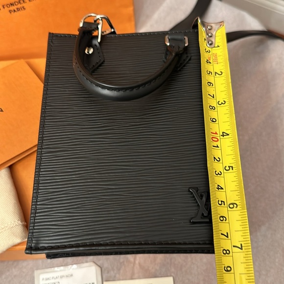 Authentic Louis Vuitton P. Sac Plat Epi Noir - Picture 13 of 17